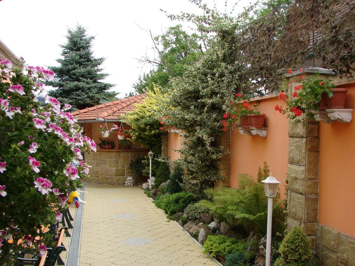 Penzion Kormos Sturovo Ngoại thất bức ảnh