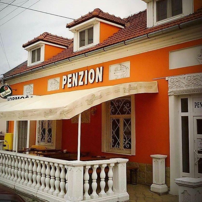 Penzion Kormos Sturovo Ngoại thất bức ảnh